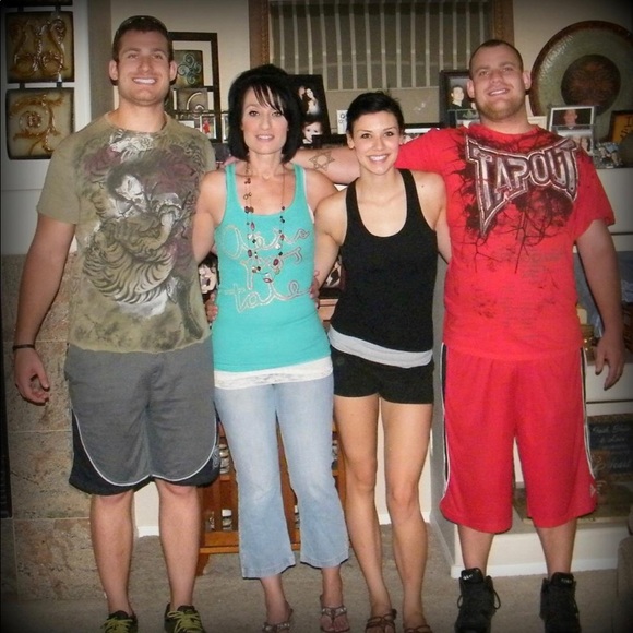 MEET YOUR POSHER - Picture 16 of 16